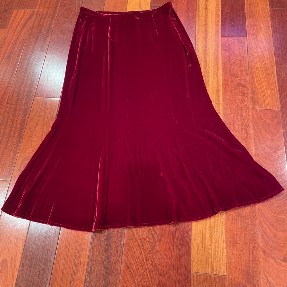 Eileen Fisher Velvet Skirt in Deep Red with Rust tones. Size S. Perfect for Fall